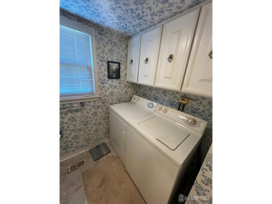 Welcome to this inviting end-unit ranch-style 2 bedroom, 1 bath on Rossmoor Golf Club in New Jersey - for sale on GolfHomes.com, golf home, golf lot