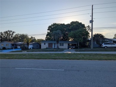 Perfect starter home, retirement home or Investment opportunity on Oak Hills Country Club in Florida - for sale on GolfHomes.com, golf home, golf lot