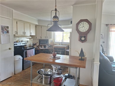 WATERFRONT COMMUNITY - MEMBERSHIP SHARE INCLUDED - AMAZING PRICE on Riverbend Golf and Country Club in Florida - for sale on GolfHomes.com, golf home, golf lot