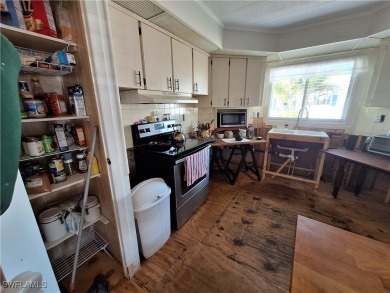 WATERFRONT COMMUNITY - MEMBERSHIP SHARE INCLUDED - AMAZING PRICE on Riverbend Golf and Country Club in Florida - for sale on GolfHomes.com, golf home, golf lot