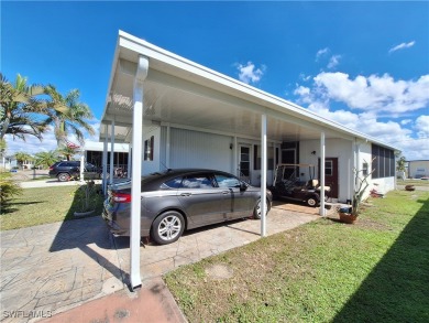 WATERFRONT COMMUNITY - MEMBERSHIP SHARE INCLUDED - AMAZING PRICE on Riverbend Golf and Country Club in Florida - for sale on GolfHomes.com, golf home, golf lot