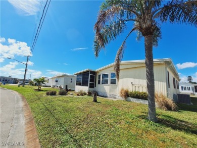 WATERFRONT COMMUNITY - MEMBERSHIP SHARE INCLUDED - AMAZING PRICE on Riverbend Golf and Country Club in Florida - for sale on GolfHomes.com, golf home, golf lot
