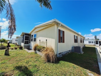 WATERFRONT COMMUNITY - MEMBERSHIP SHARE INCLUDED - AMAZING PRICE on Riverbend Golf and Country Club in Florida - for sale on GolfHomes.com, golf home, golf lot