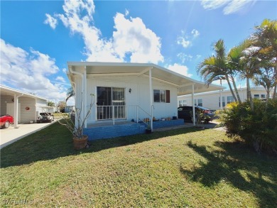 WATERFRONT COMMUNITY - MEMBERSHIP SHARE INCLUDED - AMAZING PRICE on Riverbend Golf and Country Club in Florida - for sale on GolfHomes.com, golf home, golf lot