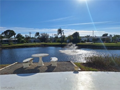 WATERFRONT COMMUNITY - MEMBERSHIP SHARE INCLUDED - AMAZING PRICE on Riverbend Golf and Country Club in Florida - for sale on GolfHomes.com, golf home, golf lot