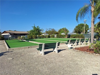 WATERFRONT COMMUNITY - MEMBERSHIP SHARE INCLUDED - AMAZING PRICE on Riverbend Golf and Country Club in Florida - for sale on GolfHomes.com, golf home, golf lot