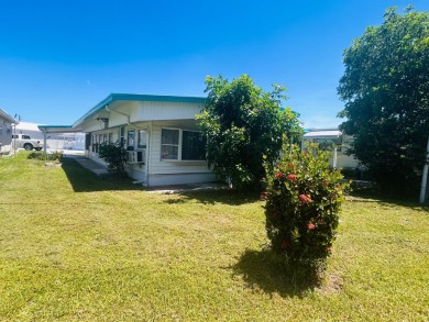 Don't miss out on your piece of the Florida lifestyle.  The on Sara Bay Country Club in Florida - for sale on GolfHomes.com, golf home, golf lot