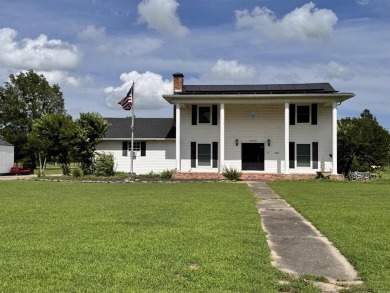 Charming Home on Fairway Drive - Golf Course Living at Its on Stuttgart Country Club in Arkansas - for sale on GolfHomes.com, golf home, golf lot
