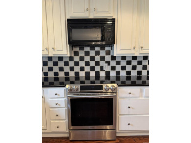 Charming Home on Fairway Drive - Golf Course Living at Its on Stuttgart Country Club in Arkansas - for sale on GolfHomes.com, golf home, golf lot