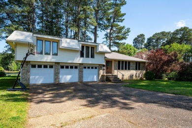 This home offers the perfect blend of comfort and convenience on Foxwood Golf Club in Arkansas - for sale on GolfHomes.com, golf home, golf lot