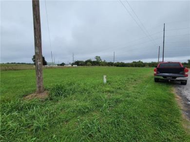 This lot is flat as a pancake.  It's cleared of trees and ready on Bella Vista Country Club - Highlands in Arkansas - for sale on GolfHomes.com, golf home, golf lot
