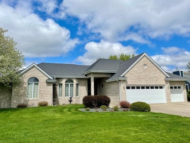 Welcome to your luxurious ranch-style oasis at the Country Club! on Fort Dodge Country Club in Iowa - for sale on GolfHomes.com, golf home, golf lot