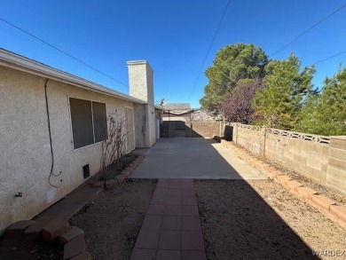 3 bedroom, 2 bath stucco home with attached 2-car garage on a on Valle Vista Golf Course in Arizona - for sale on GolfHomes.com, golf home, golf lot