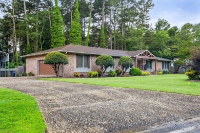 Fully remodeled and updated throughout. New roof in 2024 on Foxwood Golf Club in Arkansas - for sale on GolfHomes.com, golf home, golf lot