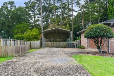 Fully remodeled and updated throughout. New roof in 2024 on Foxwood Golf Club in Arkansas - for sale on GolfHomes.com, golf home, golf lot