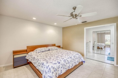 Charming 55+ community villa in Applegate at Indian Springs on Indian Spring Golf and Country Club in Florida - for sale on GolfHomes.com, golf home, golf lot