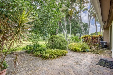 Charming 55+ community villa in Applegate at Indian Springs on Indian Spring Golf and Country Club in Florida - for sale on GolfHomes.com, golf home, golf lot