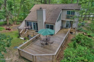 Welcome to 125 Country Club Dr., an open and bright on Lords Valley Country Club, Inc in Pennsylvania - for sale on GolfHomes.com, golf home, golf lot