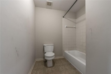 The seller is highly motivated, so don't hesitate to bring your on Staley Farms Golf Club in Missouri - for sale on GolfHomes.com, golf home, golf lot