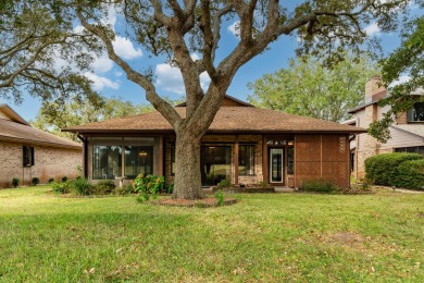 Located in a highly sought-after golf community. 2016 Roof on Shalimar Pointe Golf and Country Club in Florida - for sale on GolfHomes.com, golf home, golf lot