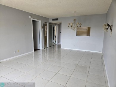 Good opportunity  to not worry about getting a mortgage seller on Inverrary Country Club in Florida - for sale on GolfHomes.com, golf home, golf lot