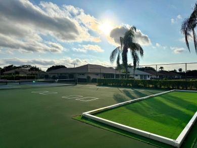 Spacious and well-built 3/2 home on prime oversized lot backing on Pine Tree Golf Club in Florida - for sale on GolfHomes.com, golf home, golf lot