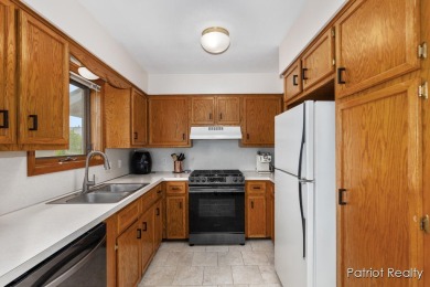 OFFER DEADLINE -- THURSDAY, MAY 29, 12 NOON -- Enjoy carefree on Indian Trails Golf Course in Michigan - for sale on GolfHomes.com, golf home, golf lot