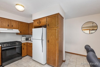 OFFER DEADLINE -- THURSDAY, MAY 29, 12 NOON -- Enjoy carefree on Indian Trails Golf Course in Michigan - for sale on GolfHomes.com, golf home, golf lot