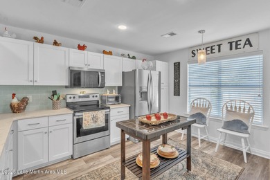 Beautifully Updated and Fully Furnished!SELLER OFFERING UP TO $3 on Stillwaters Golf and Country Club in Alabama - for sale on GolfHomes.com, golf home, golf lot