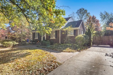 This charming updated 3-bedroom, 2.5-bath home is located in the on Idle Hour Country Club in Kentucky - for sale on GolfHomes.com, golf home, golf lot