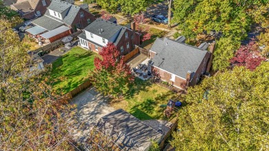 This charming updated 3-bedroom, 2.5-bath home is located in the on Idle Hour Country Club in Kentucky - for sale on GolfHomes.com, golf home, golf lot