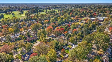 This charming updated 3-bedroom, 2.5-bath home is located in the on Idle Hour Country Club in Kentucky - for sale on GolfHomes.com, golf home, golf lot