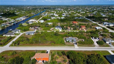 This charming single-family residential lot is located in South on Rotonda Golf and Country Club - Long Marsh  in Florida - for sale on GolfHomes.com, golf home, golf lot