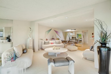Beautifully maintained 3-bedroom townhouse in a sought-after 55+ on Fountains Golf and Country Club in Florida - for sale on GolfHomes.com, golf home, golf lot