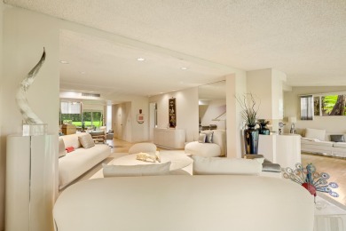 Beautifully maintained 3-bedroom townhouse in a sought-after 55+ on Fountains Golf and Country Club in Florida - for sale on GolfHomes.com, golf home, golf lot
