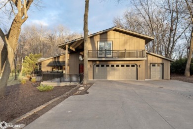 EXQUISITE home at the Golf & Country Club! 5 BR, 4.5 Baths on Washington Golf and Country Club in Iowa - for sale on GolfHomes.com, golf home, golf lot