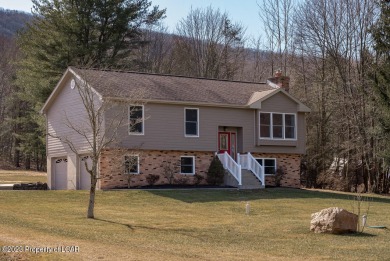 Oversized Valley area bi-level featuring 3 spacious bedrooms and on Sugarloaf Golf Club in Pennsylvania - for sale on GolfHomes.com, golf home, golf lot