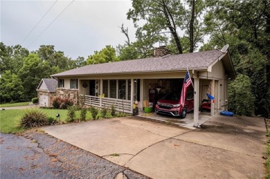 Adorable and cozy meets easy access. This quiet street is just a on Bella Vista Country Club - Kingswood in Arkansas - for sale on GolfHomes.com, golf home, golf lot
