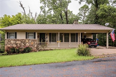 Adorable and cozy meets easy access. This quiet street is just a on Bella Vista Country Club - Kingswood in Arkansas - for sale on GolfHomes.com, golf home, golf lot