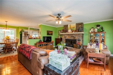 Adorable and cozy meets easy access. This quiet street is just a on Bella Vista Country Club - Kingswood in Arkansas - for sale on GolfHomes.com, golf home, golf lot