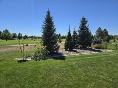This home is like new.  It was a stopover place for the Owners on Deer Park Golf Club in Washington - for sale on GolfHomes.com, golf home, golf lot