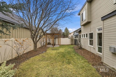 Welcome home to this beautiful 4-bedroom, 2.5-bath, two-story on Hunters Point Golf Club in ID - for sale on GolfHomes.com, golf home, golf lot