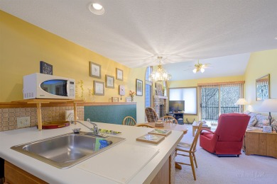 Beautifully appointed 2 bed, 2 bath end-unit Valleywood Golf on Eagle Ridge Inn and Resort in Illinois - for sale on GolfHomes.com, golf home, golf lot