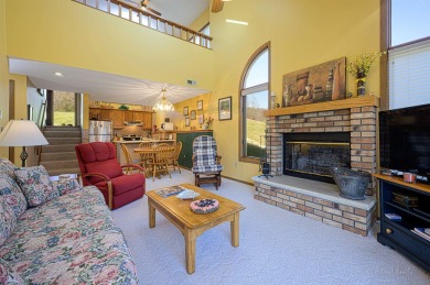 Beautifully appointed 2 bed, 2 bath end-unit Valleywood Golf on Eagle Ridge Inn and Resort in Illinois - for sale on GolfHomes.com, golf home, golf lot