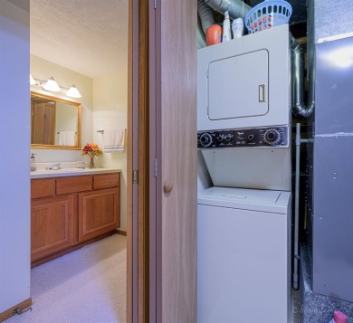 Beautifully appointed 2 bed, 2 bath end-unit Valleywood Golf on Eagle Ridge Inn and Resort in Illinois - for sale on GolfHomes.com, golf home, golf lot