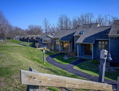 Beautifully appointed 2 bed, 2 bath end-unit Valleywood Golf on Eagle Ridge Inn and Resort in Illinois - for sale on GolfHomes.com, golf home, golf lot