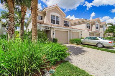 Colonial Country Club: Your Ideal Coach Home Awaits Bright and on Colonial Country Club in Florida - for sale on GolfHomes.com, golf home, golf lot