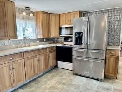 Well maintained 2/2 manufactured home, located on preferred on Cypress Creek Country Club - Boynton Beach in Florida - for sale on GolfHomes.com, golf home, golf lot