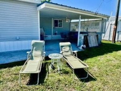 Well maintained manufactured home in active  age 55+ community on Cypress Creek Country Club - Boynton Beach in Florida - for sale on GolfHomes.com, golf home, golf lot