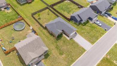 Don't miss this well-maintained 4-bedroom, 2-bathroom home with on Franklin Country Club in Kentucky - for sale on GolfHomes.com, golf home, golf lot